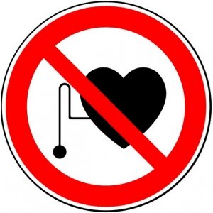 Знак  P 11 - Запрещается работа (присутствие) людей со стимуляторами сердечной деятельности {price}