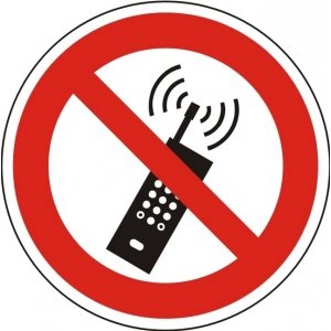 Знак  P 18 - Запрещается пользоваться мобильным (сотовым) телефоном или переносной рацией {price}